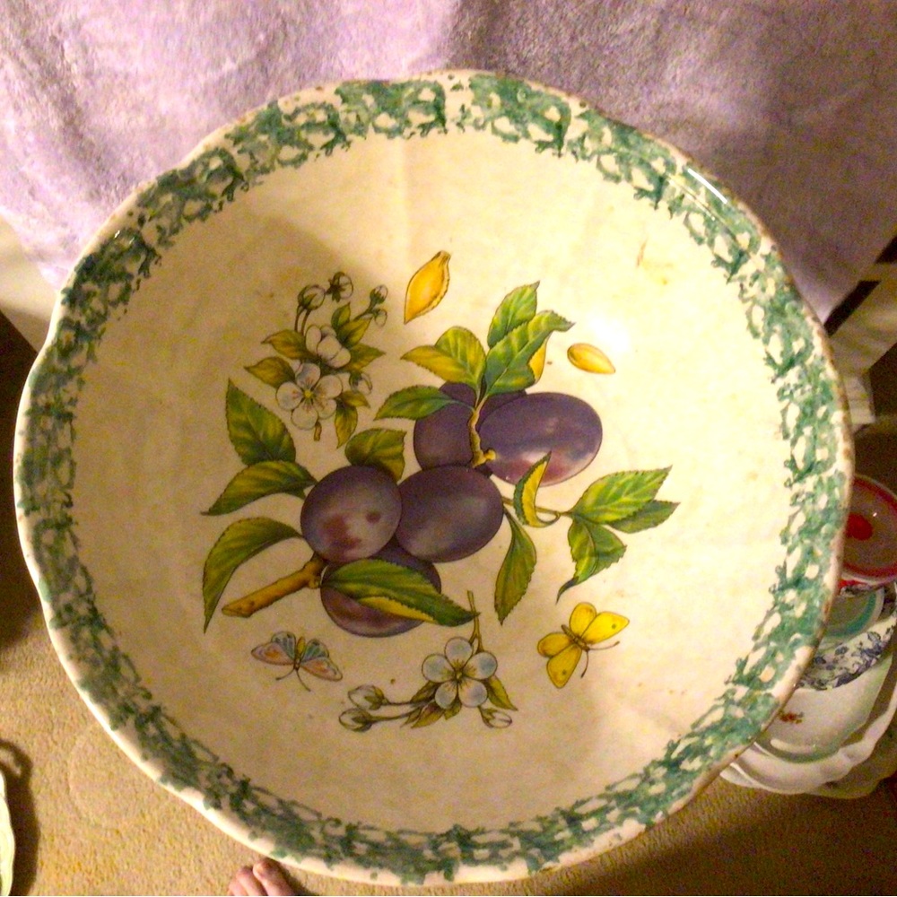 Himark Italy EXTRA Large Ceramic Grape & Butterfly Fruit Bowl 13 x 9”.